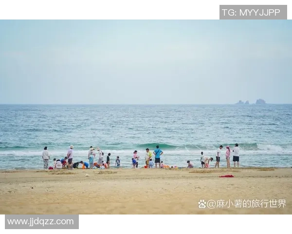 夏日沙滩上的时尚潮流：如何挑选适合你的泳衣款式与搭配技巧