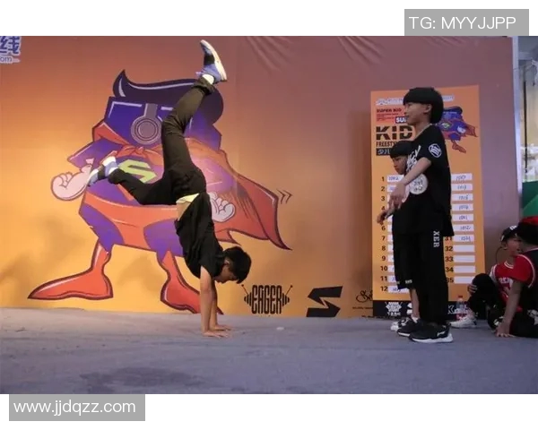 武汉攀岩队在世界街舞大赛中的团队协作表现精彩点评与分析