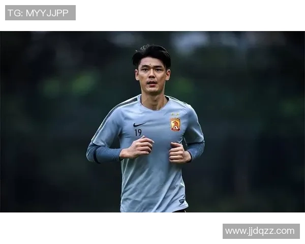 中国足球明星守门员的成长历程与辉煌成就探讨